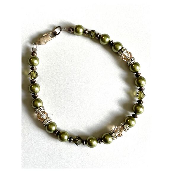 Olive - Handcrafted Austrian Pearls and Crystal Beads Bracelet Jewelry - Picture 2 of 5